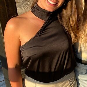 Le Lis one-sleeve black top